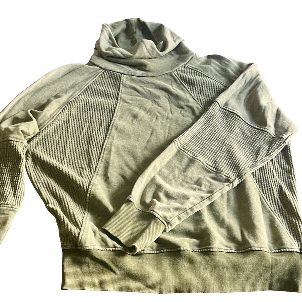 Sporty Olive Green Women’s Lightweight Turtleneck Sweatshirt Top